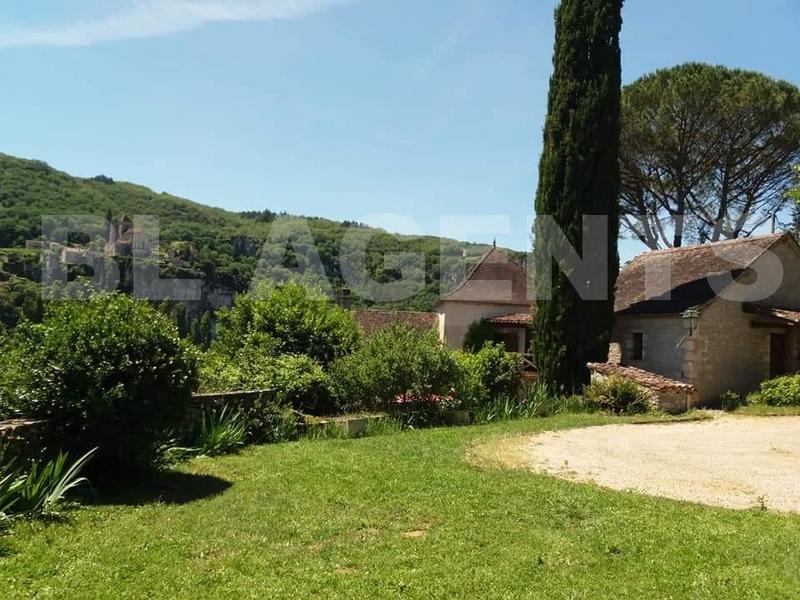 Maison - 257 m² - 11 pièces