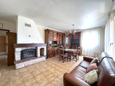 Maison - 211 m² - 9 pièces