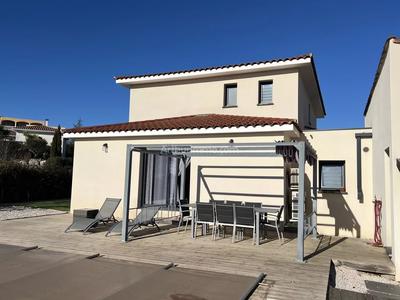 Maison - 213 m² - 7 pièces
