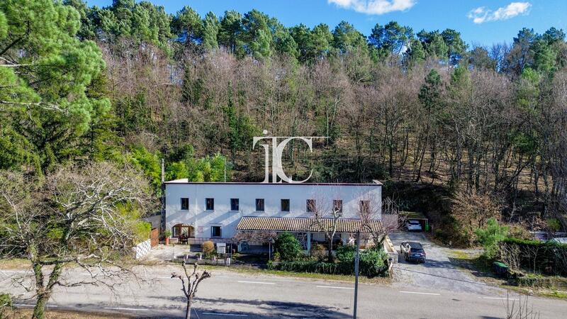 Maison - 334 m² - 13 pièces