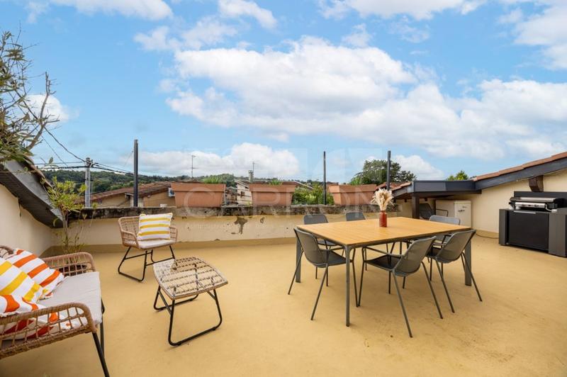 Maison - 219 m² - 6 pièces