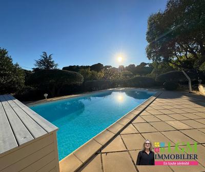 Maison - 161 m² - 6 pièces