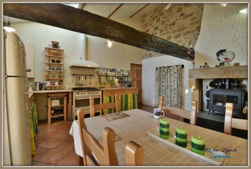 Maison en pierre - 106 m² - 4 pièces