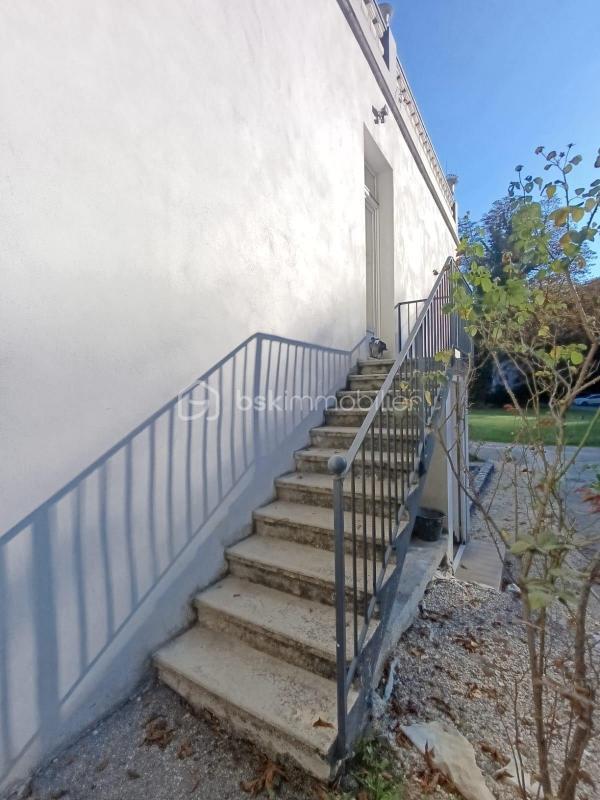 Studio - 90 m² - 4 pièces