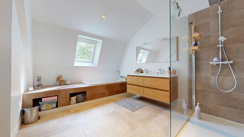 Maison - 215 m² - 7 pièces