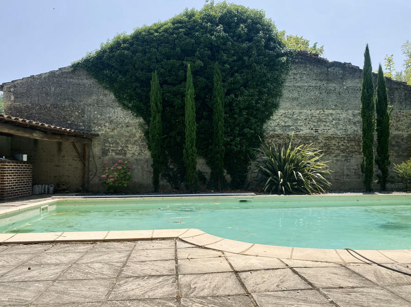 Maison - 202 m² - 7 pièces