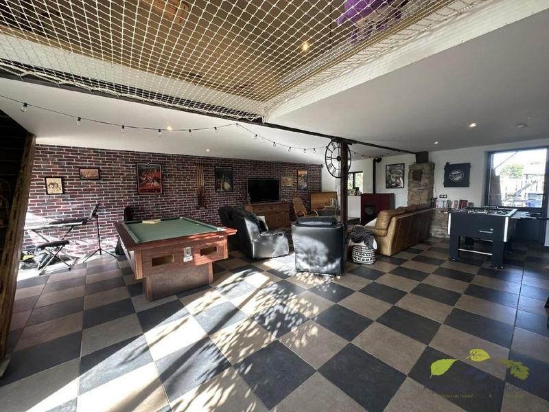 Maison - 225 m² - 8 pièces