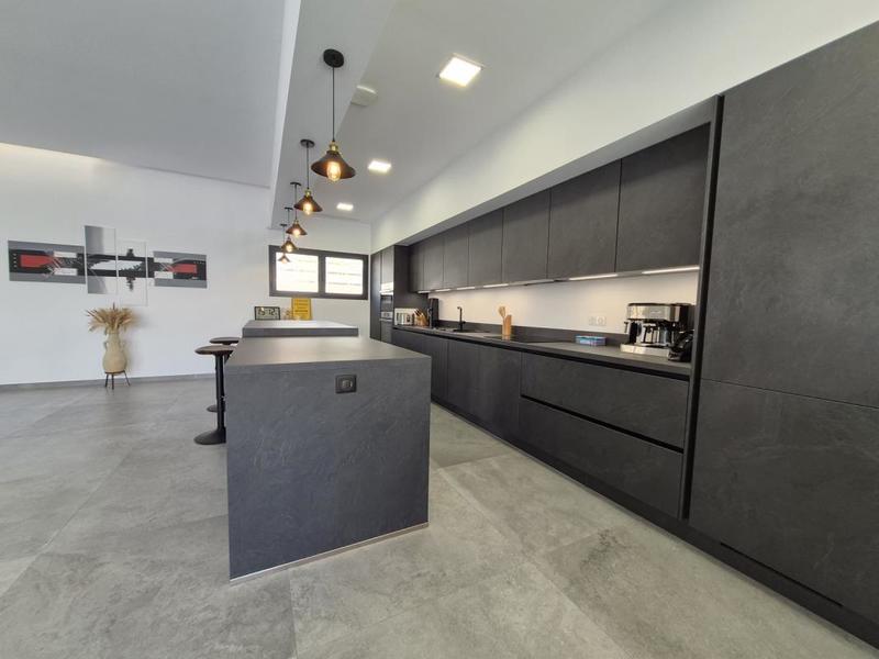 Maison - 232 m² - 6 pièces