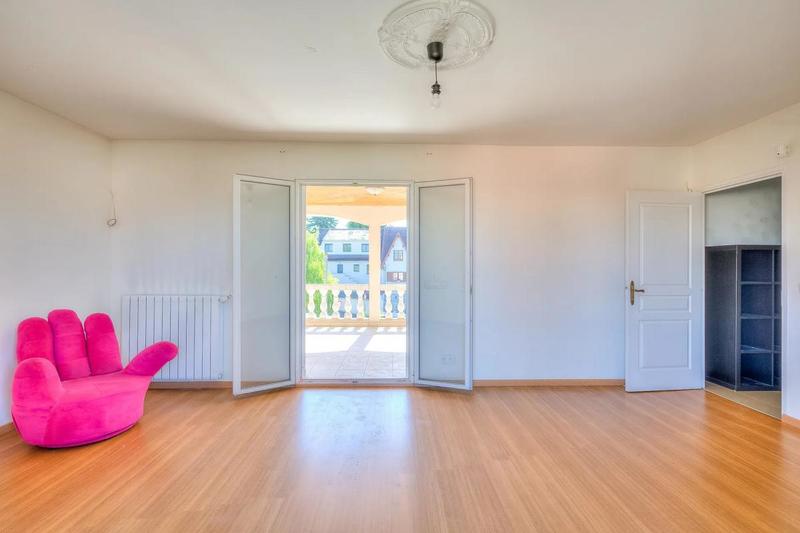 Maison - 223 m² - 8 pièces