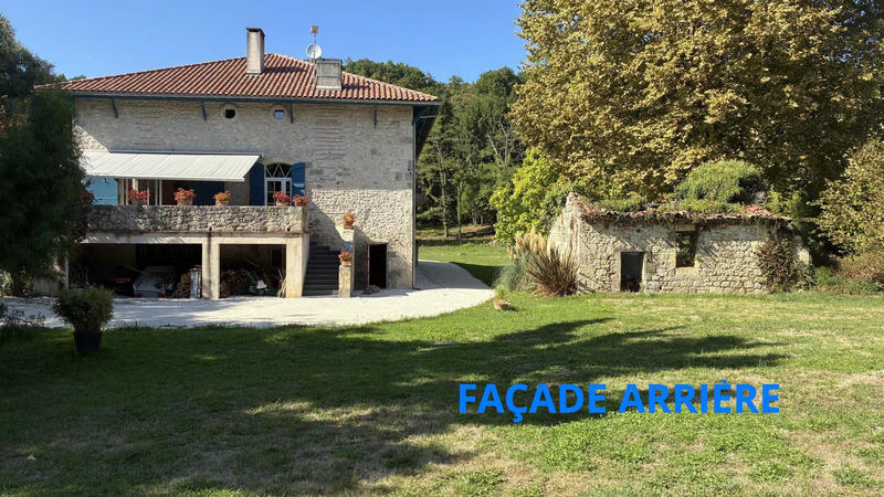 Villa - 343 m² - 8 pièces