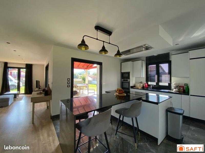 Maison - 166 m² - 5 pièces