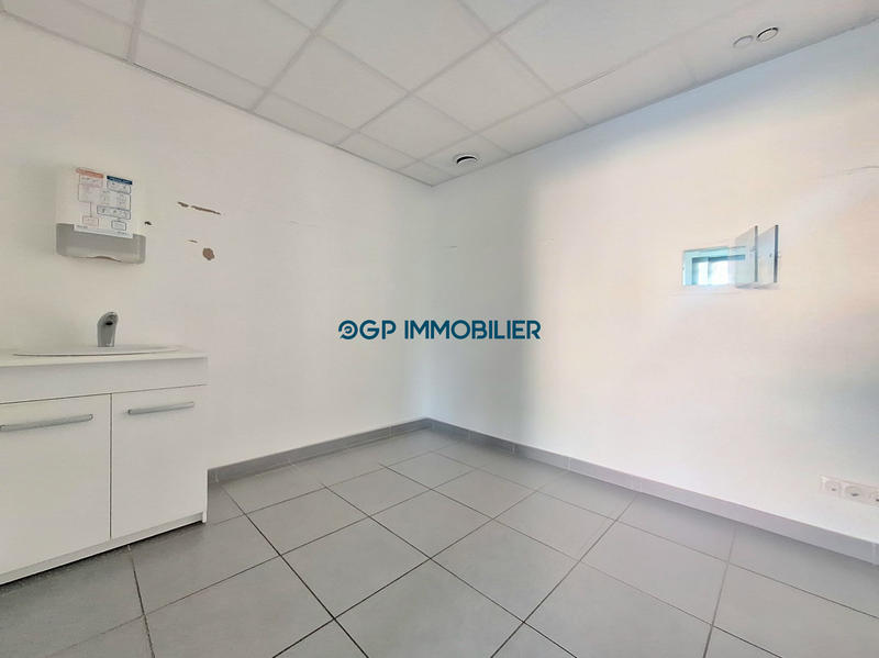 Local d'activités - 207 m²