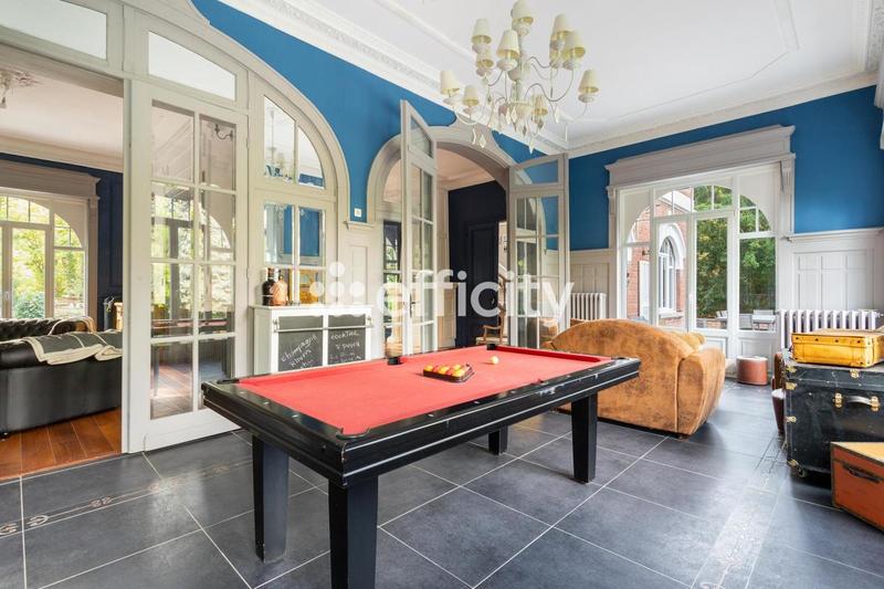 Demeure - 458 m² - 16 pièces