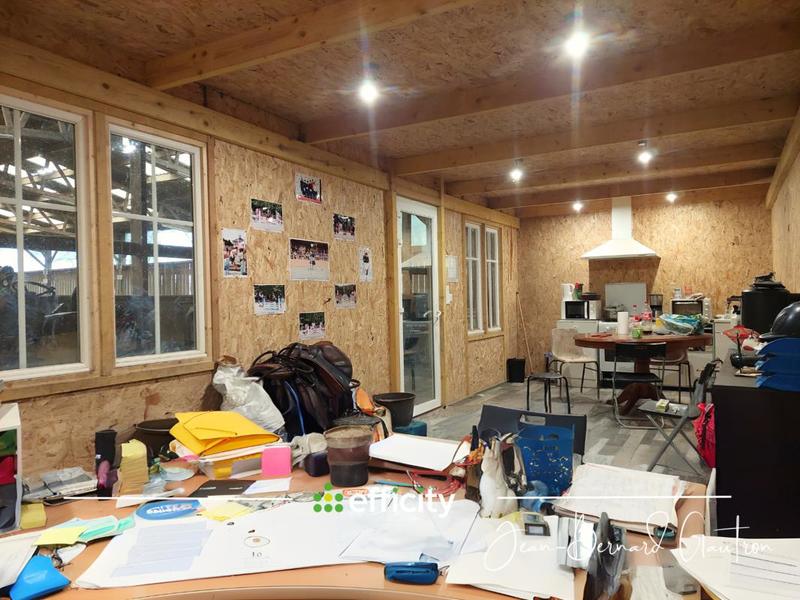 Maison de domaine équestre - 1 391 m² - 2 pièces