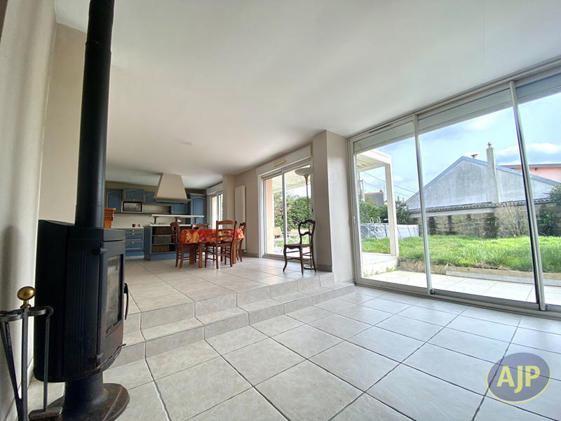 Maison - 182 m² - 7 pièces