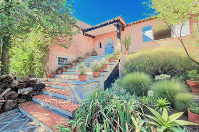 Propriété - 210 m² - 7 pièces