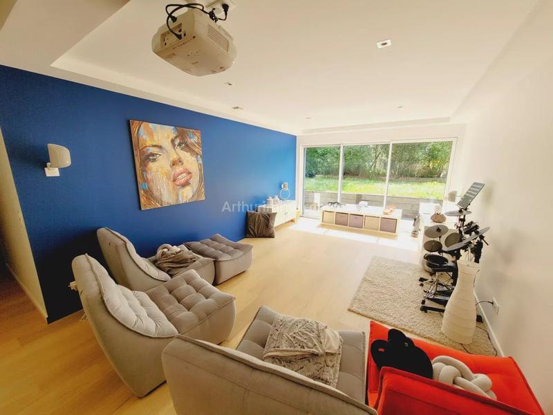 Maison - 221 m² - 9 pièces