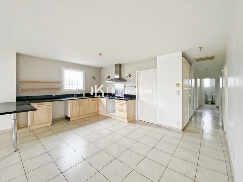 Maison - 1 200 m² - 4 pièces