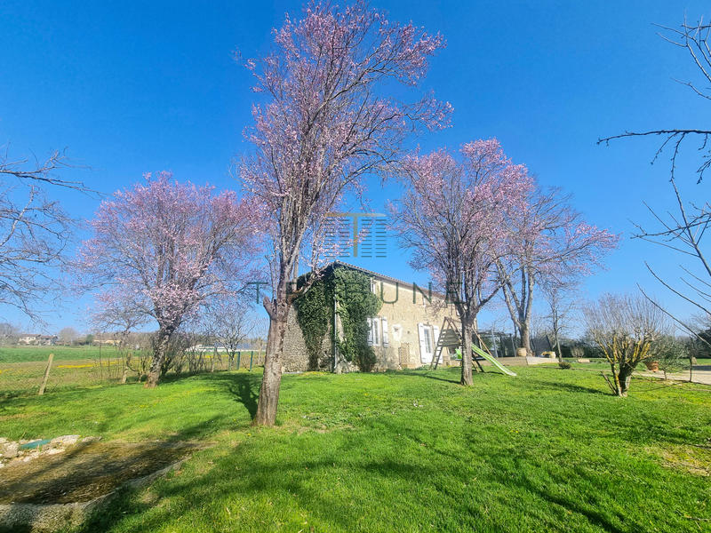 Maison - 210 m² - 6 pièces