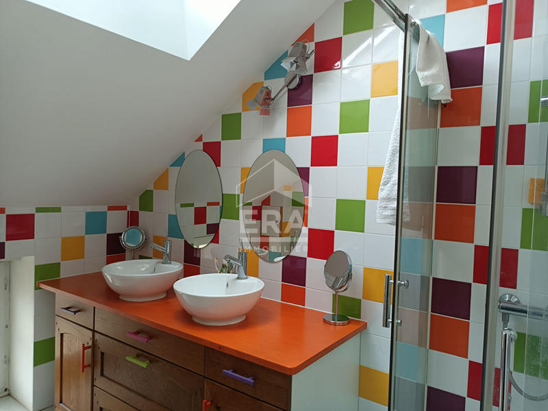 Maison - 210 m² - 8 pièces