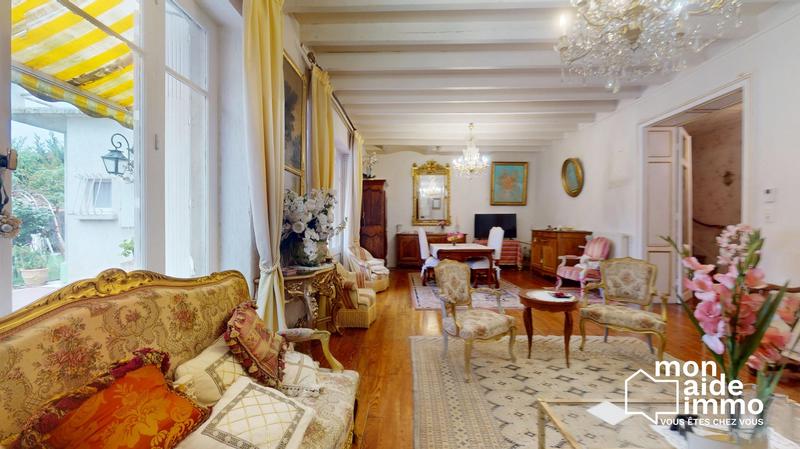 Maison - 266 m² - 7 pièces