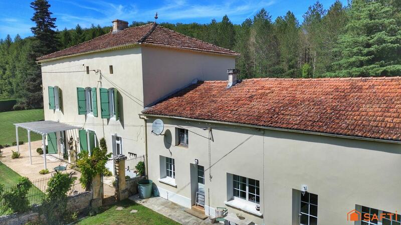 Maison - 263 m² - 12 pièces
