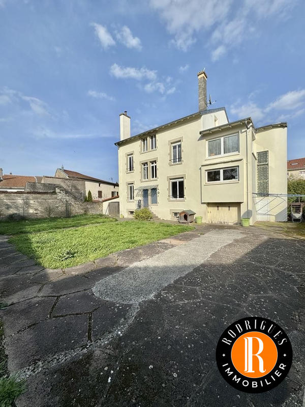 Maison - 285 m² - 12 pièces