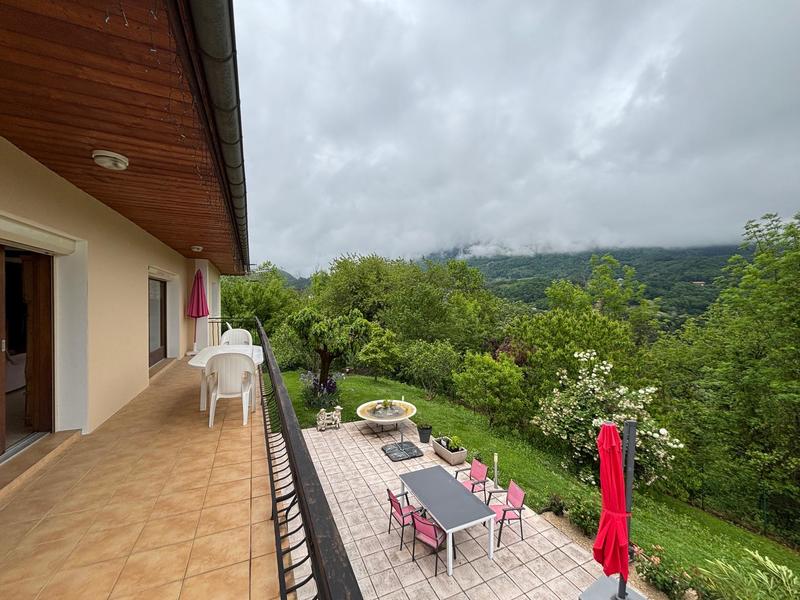 Maison traditionnelle - 276 m² - 6 pièces