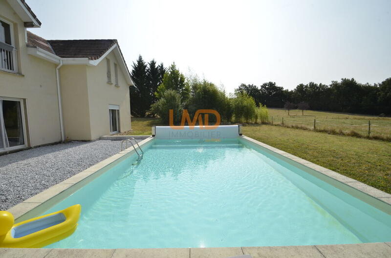 Propriété - 215 m² - 11 pièces