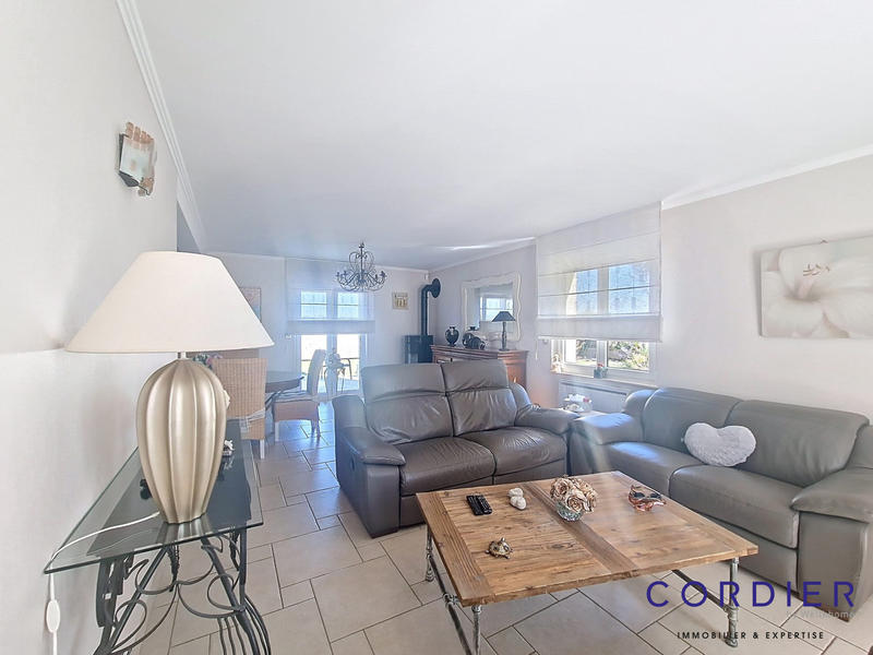 Maison - 181 m² - 8 pièces