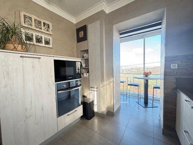 Maison - 204 m² - 9 pièces