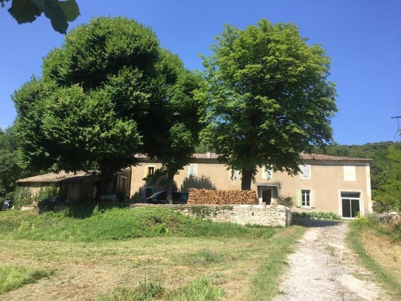 Maison - 428 m² - 16 pièces