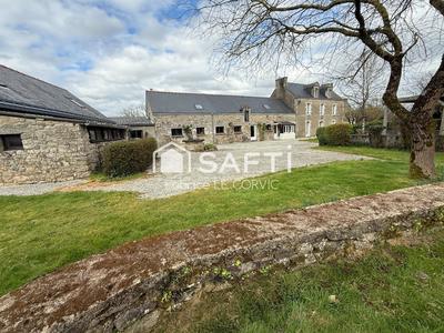 Maison - 285 m² - 13 pièces