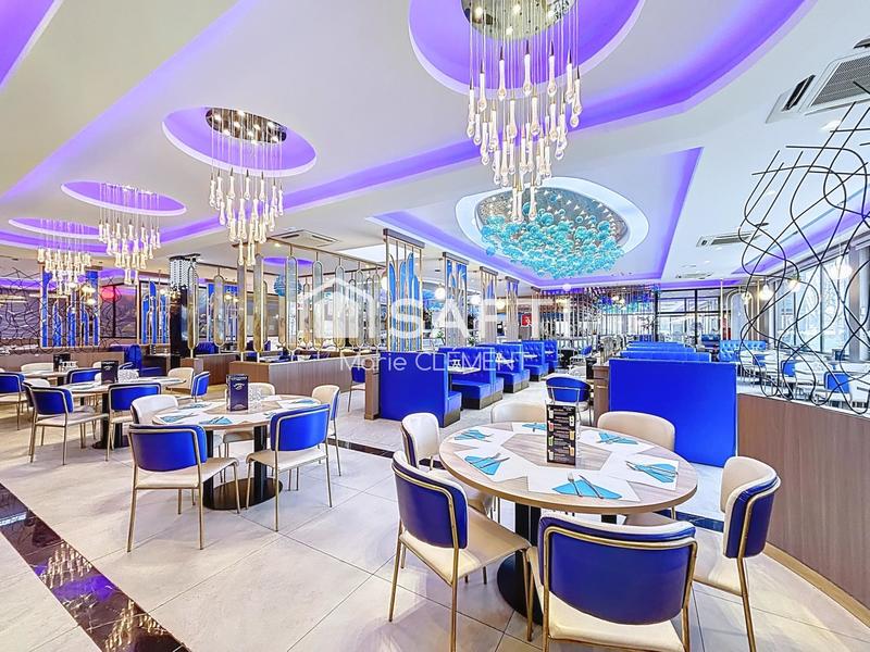 Local commercial - 1 220 m²