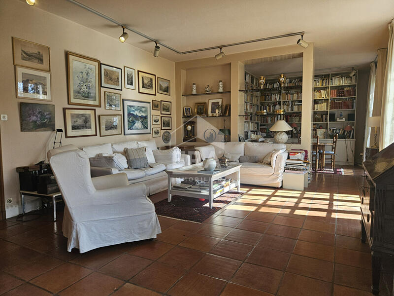 Demeure - 215 m² - 7 pièces