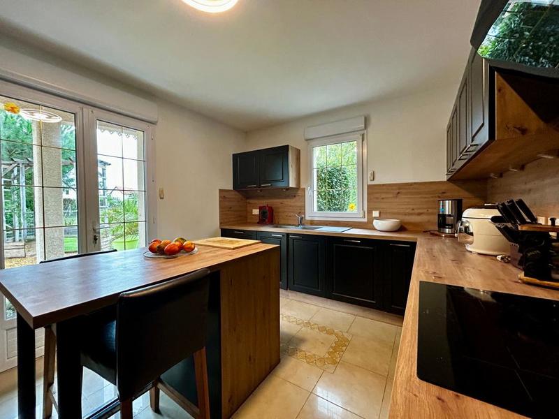 Maison - 206 m² - 7 pièces