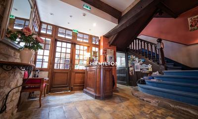 Demeure - 324 m² - 12 pièces