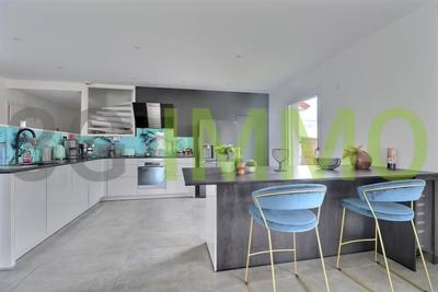 Maison contemporaine - 202 m² - 5 pièces