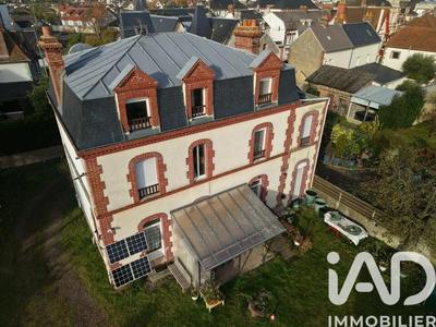 Maison - 185 m² - 10 pièces