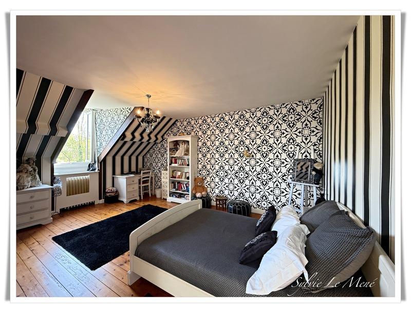 Maison - 290 m² - 12 pièces