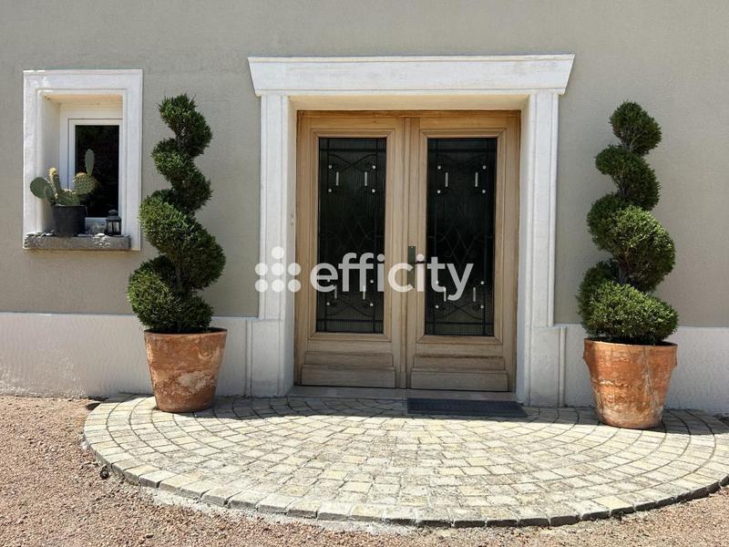 Maison traditionnelle - 270 m² - 9 pièces