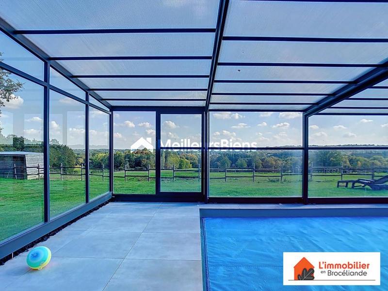 Propriété - 324 m² - 9 pièces