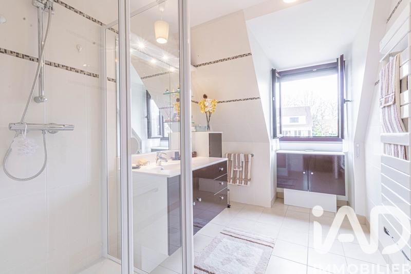 Maison - 200 m² - 7 pièces