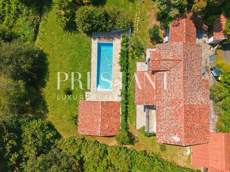 Maison - 200 m² - 9 pièces