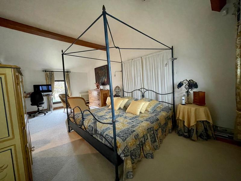 Maison - 330 m² - 9 pièces