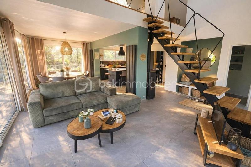 Demeure - 94 m² - 5 pièces