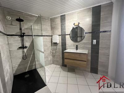 Maison - 185 m² - 10 pièces