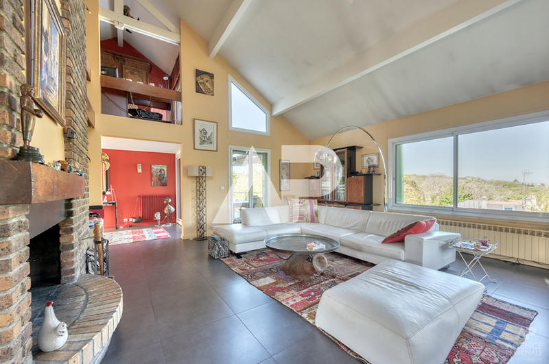 Maison - 225 m² - 6 pièces