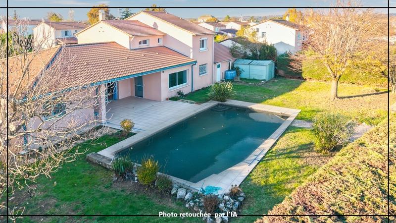 Maison - 212 m² - 7 pièces