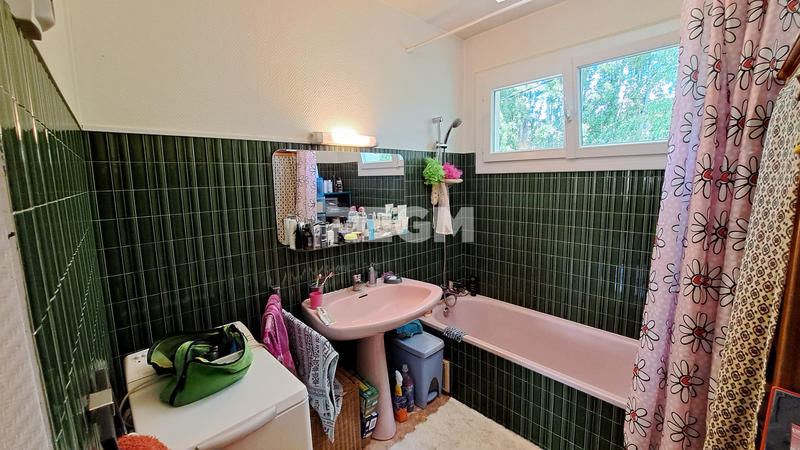 Maison - 240 m² - 8 pièces